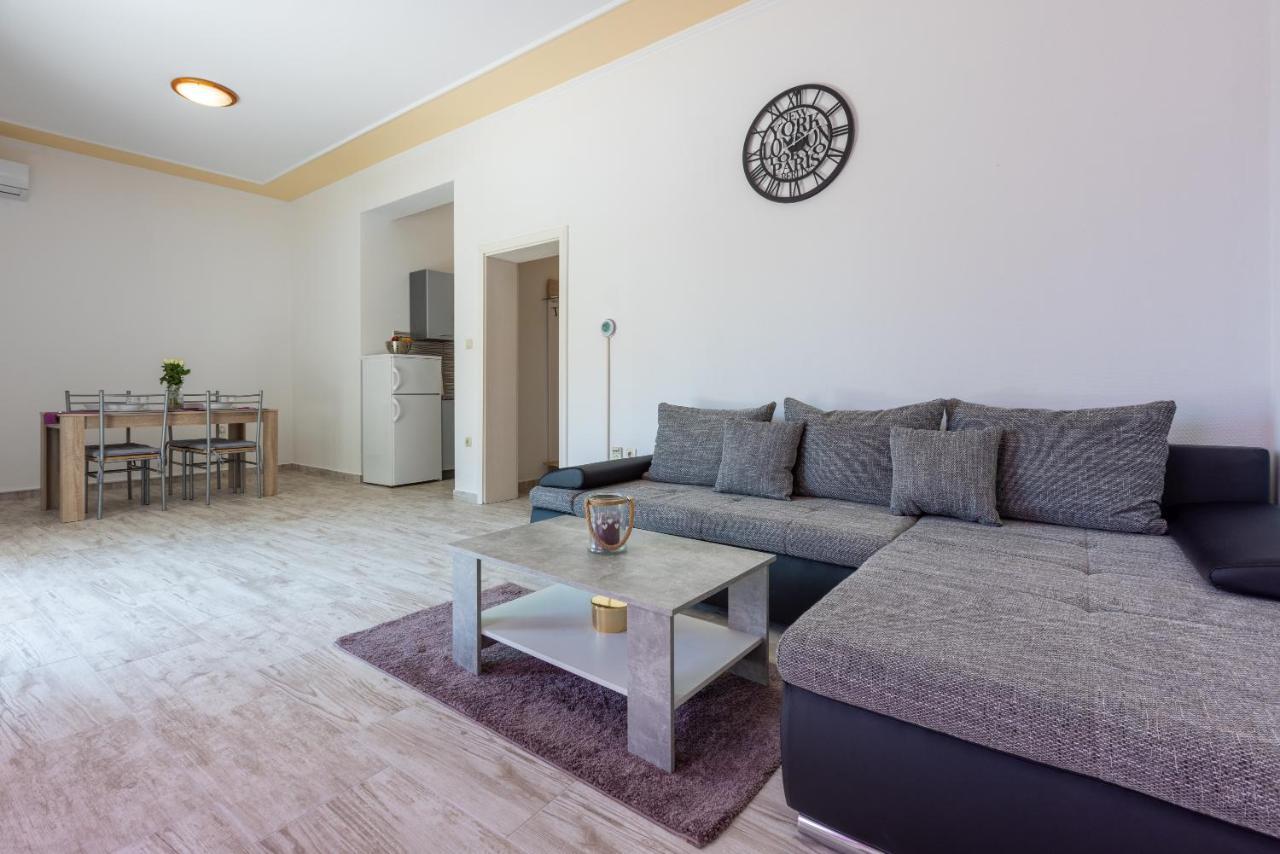 Apartments Antonija Crikvenica Exterior foto