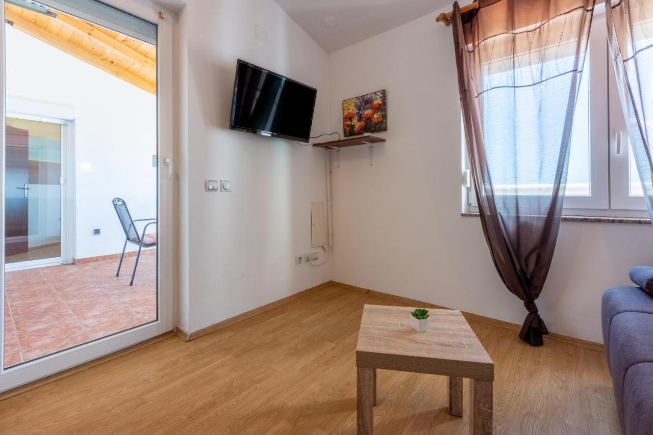 Apartments Antonija Crikvenica Exterior foto